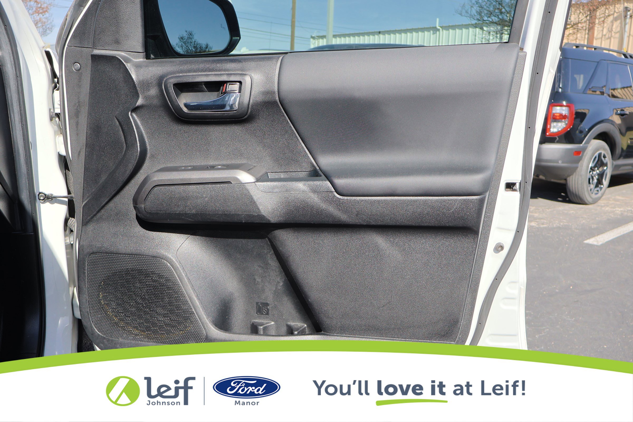 Used 2023 Toyota Tacoma TRD Off-Road image 33