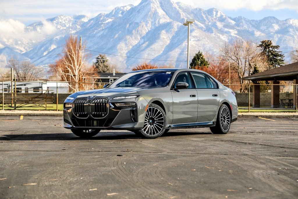 Used 2025 BMW 760i xDrive w/ Executive Package AWD/4WD image 1