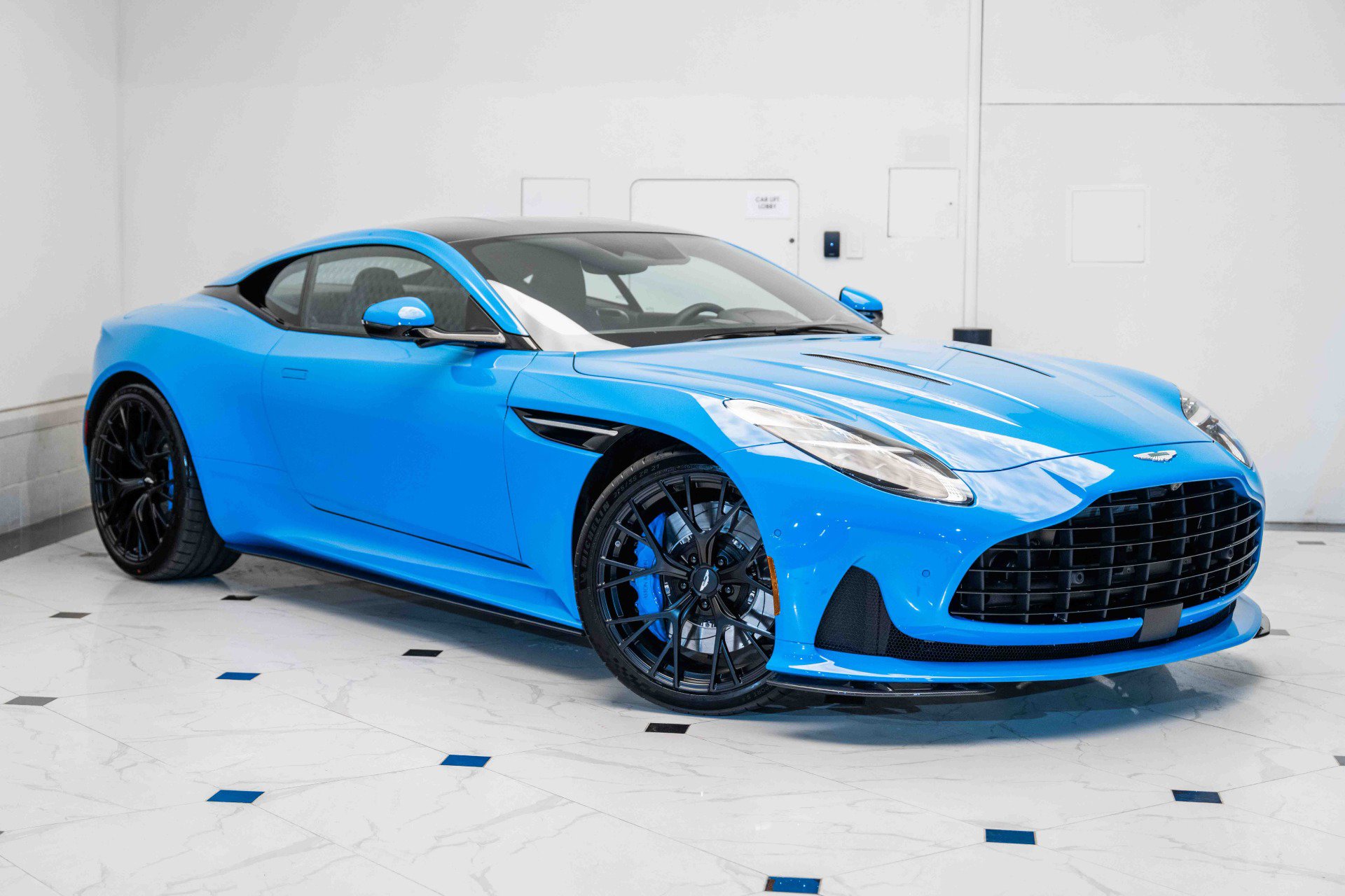 Used 2024 Aston Martin DB12 Coupe image 34