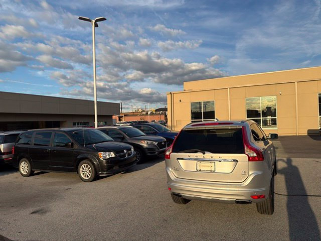 Used 2015 Volvo XC60 T6 AWD/4WD image 5