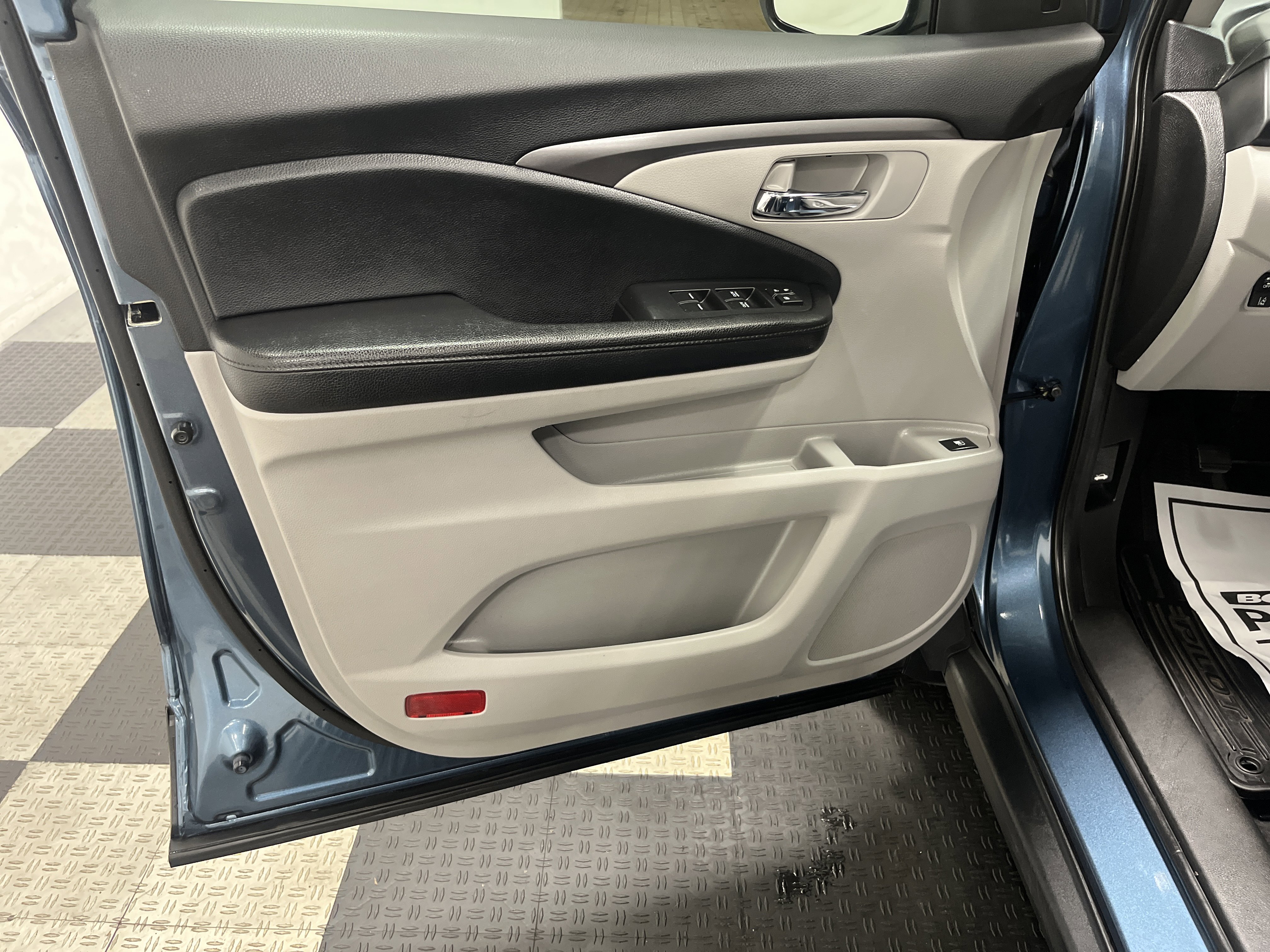 Used 2020 Honda Pilot EX image 10