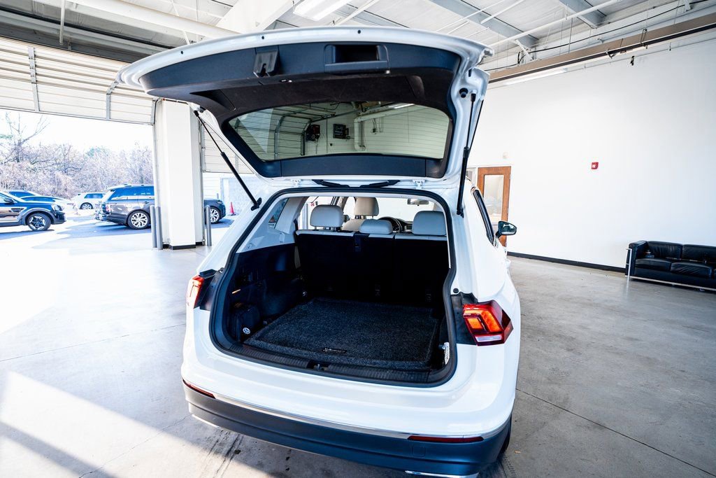 Used 2020 Volkswagen Tiguan SE w/ Panoramic Sunroof Package AWD/4WD image 57