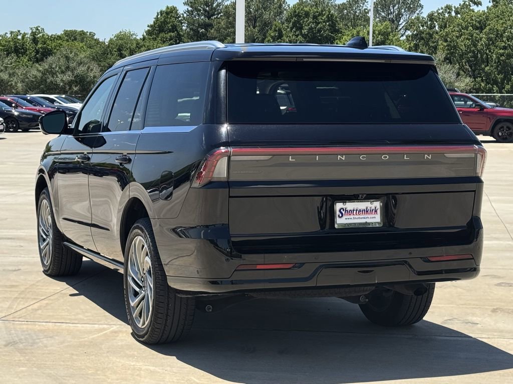 Used 2025 Lincoln Navigator Reserve AWD/4WD image 4