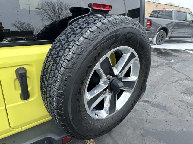 Used 2023 Jeep Wrangler Unlimited Sahara w/ Cold Weather Group AWD/4WD image 16