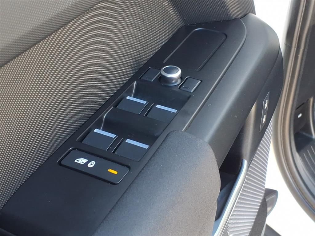 Used 2020 Land Rover Defender 110 S image 13