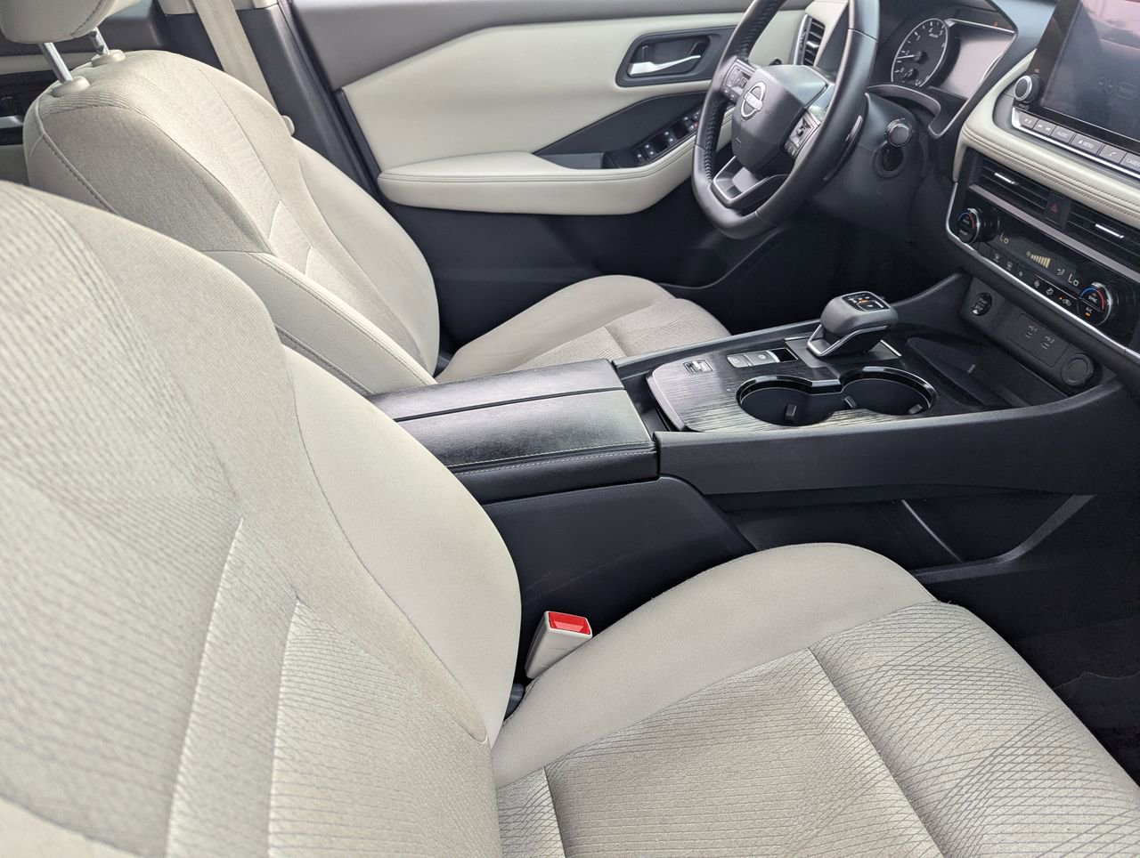 Certified 2025 Nissan Rogue SV image 12