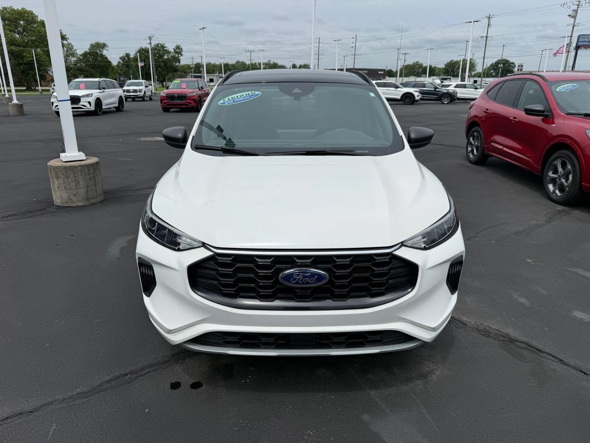 Used 2023 Ford Escape ST-Line w/ Tech Pack #1 AWD/4WD image 2