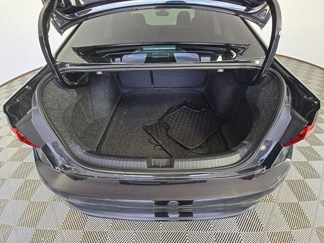 Used 2025 Volkswagen Jetta SE FWD image 13