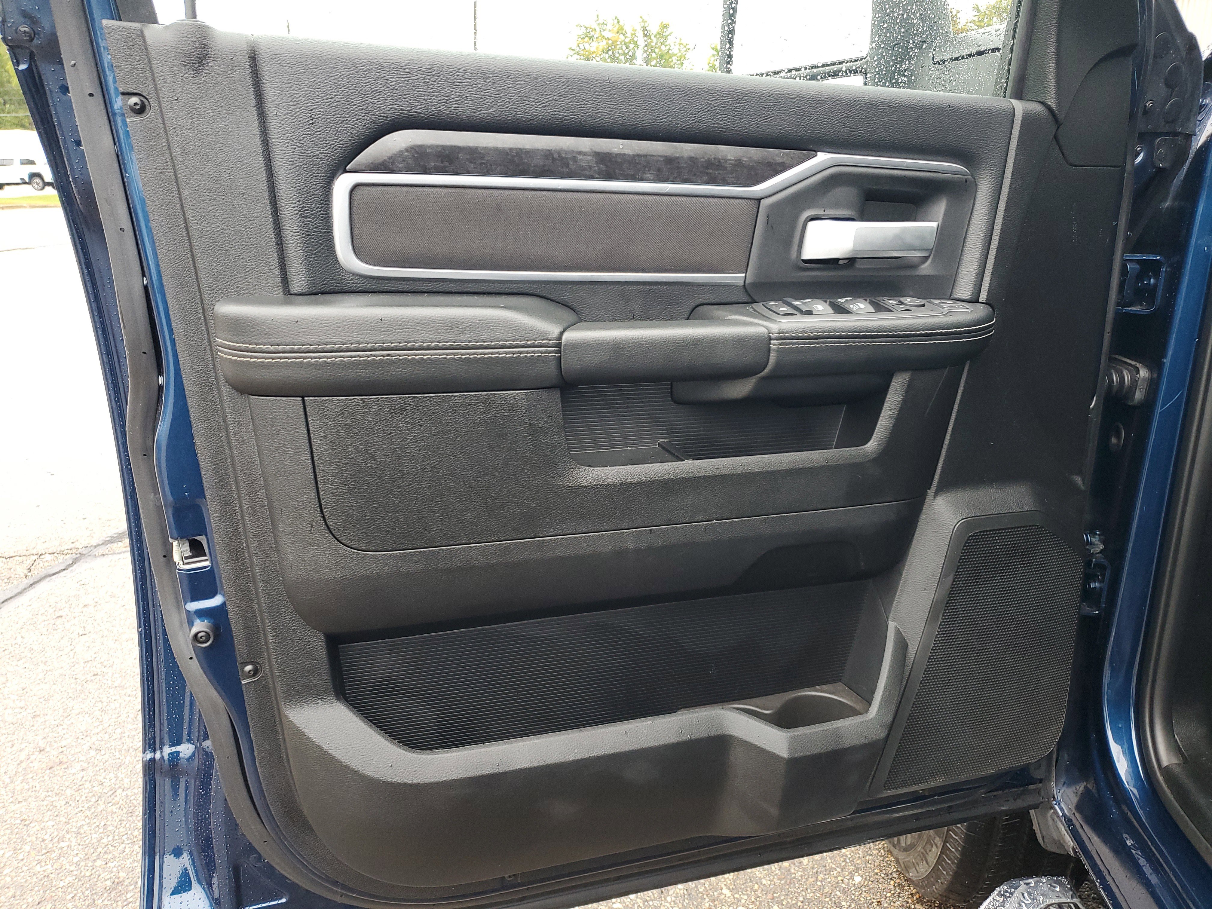 Used 2024 RAM 2500 Big Horn w/ Sport Appearance Package image 6