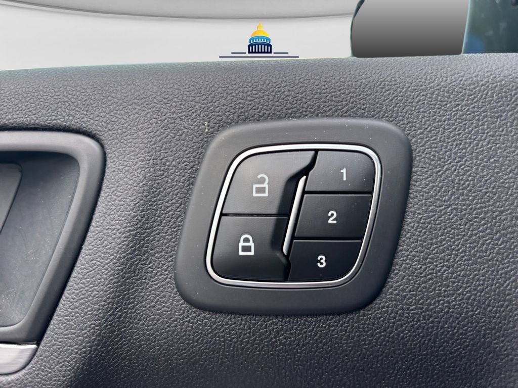 Used 2023 Ford Escape Platinum AWD/4WD image 22