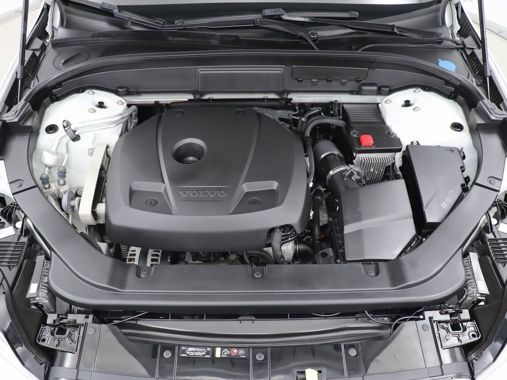 Used 2020 Volvo XC60 T5 R-Design w/ Protection Package image 9