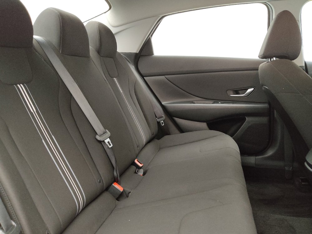 Used 2022 Hyundai Elantra SEL w/ Convenience Package FWD image 19
