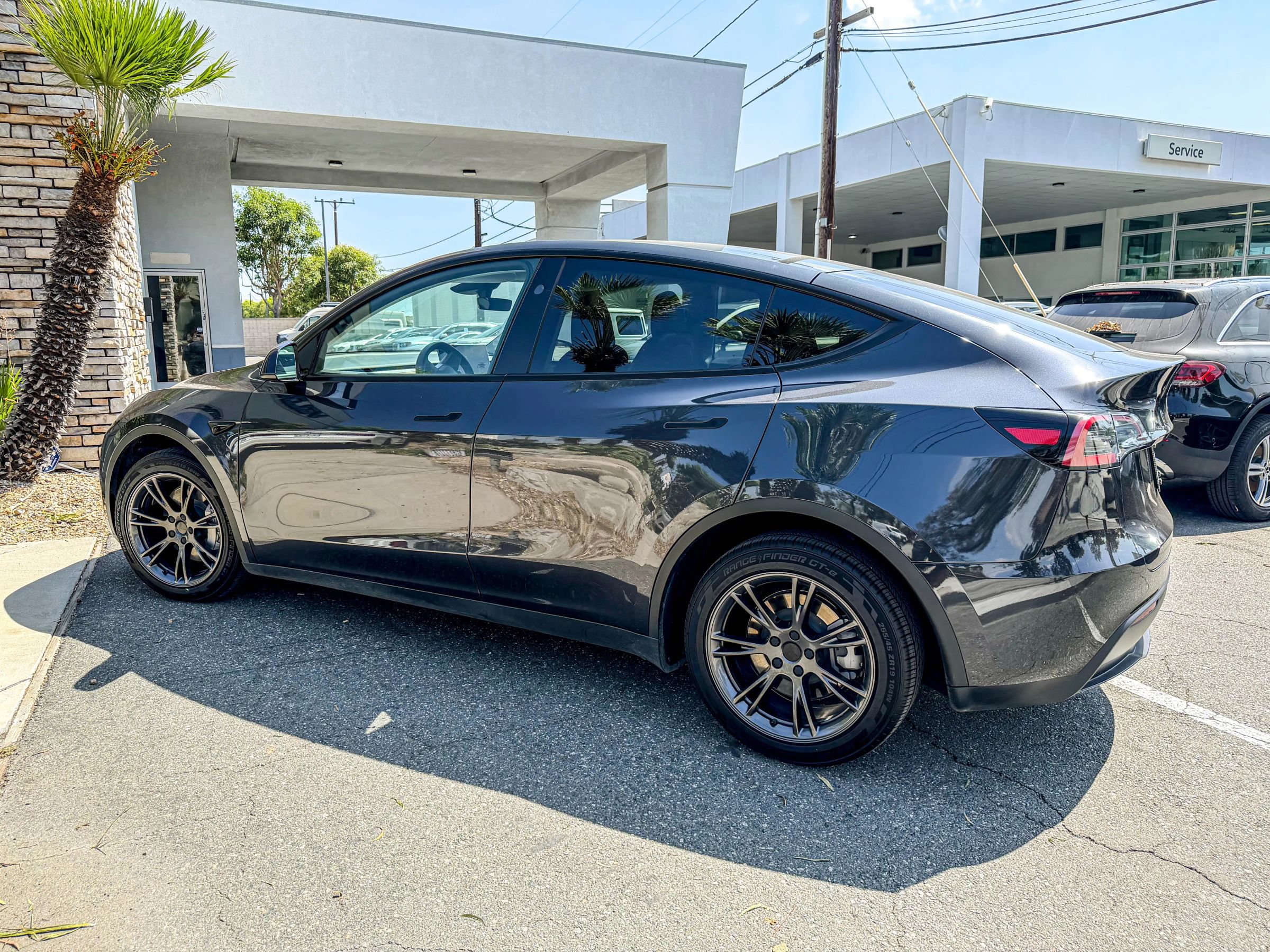 Used 2024 Tesla Model Y Long Range AWD/4WD image 3