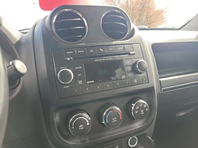 Used 2017 Jeep Patriot Latitude AWD/4WD image 21