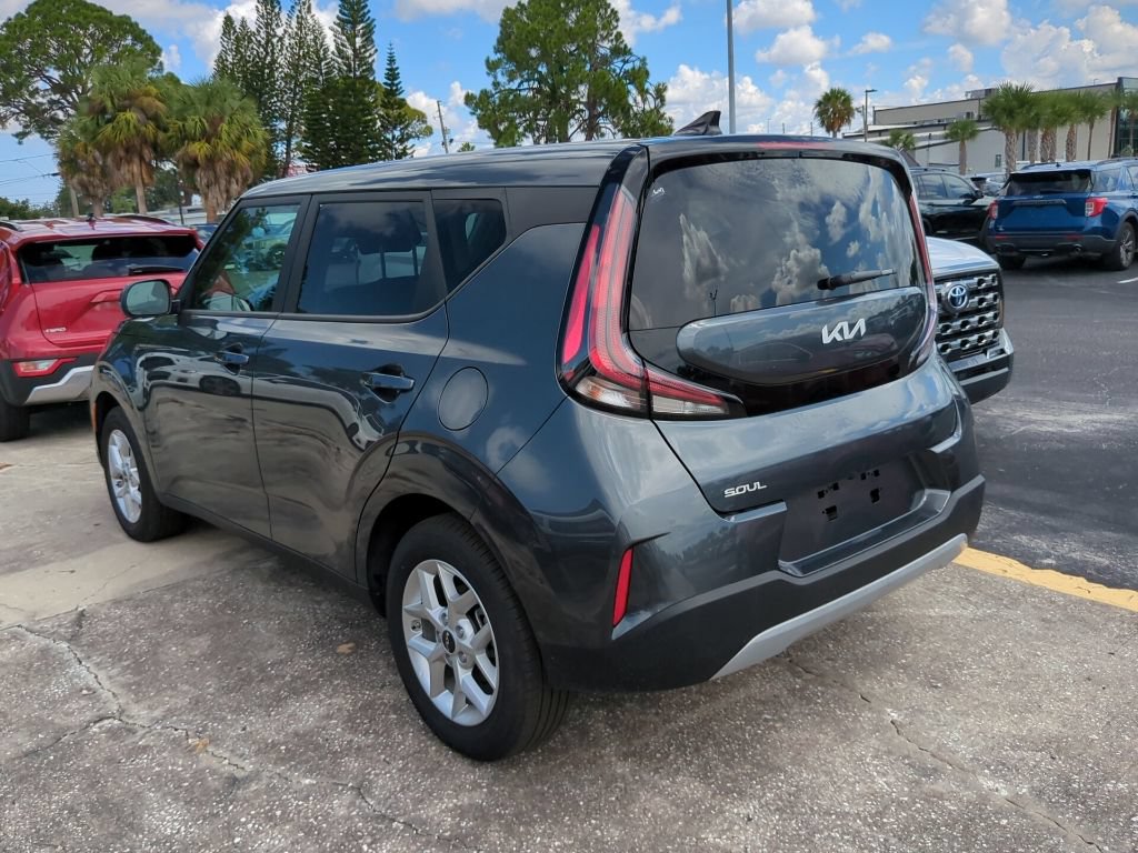 Certified 2025 Kia Soul LX w/ LX Technology Package FWD image 11