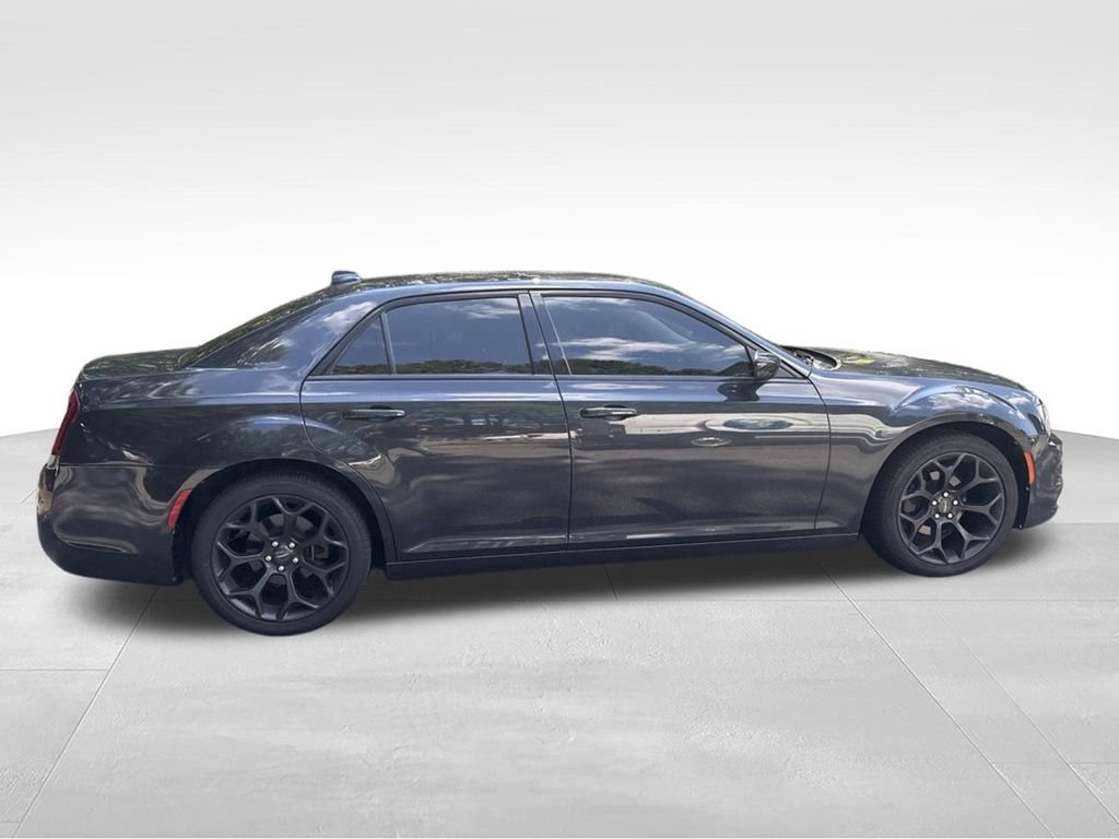 Used 2019 Chrysler 300 Touring w/ Sport Appearance Package RWD image 5