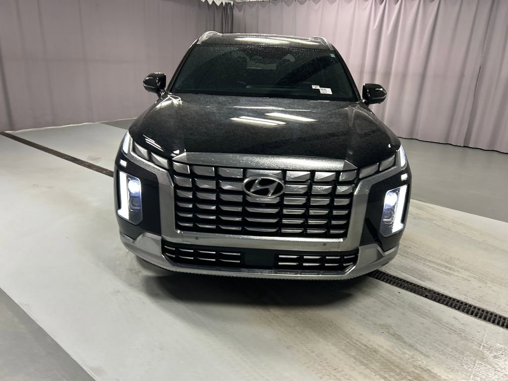 Used 2023 Hyundai Palisade Calligraphy image 2