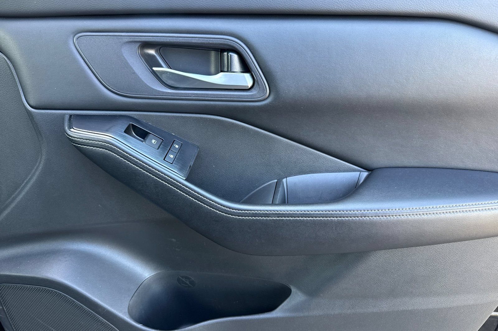 Used 2024 Nissan Rogue SV FWD image 22