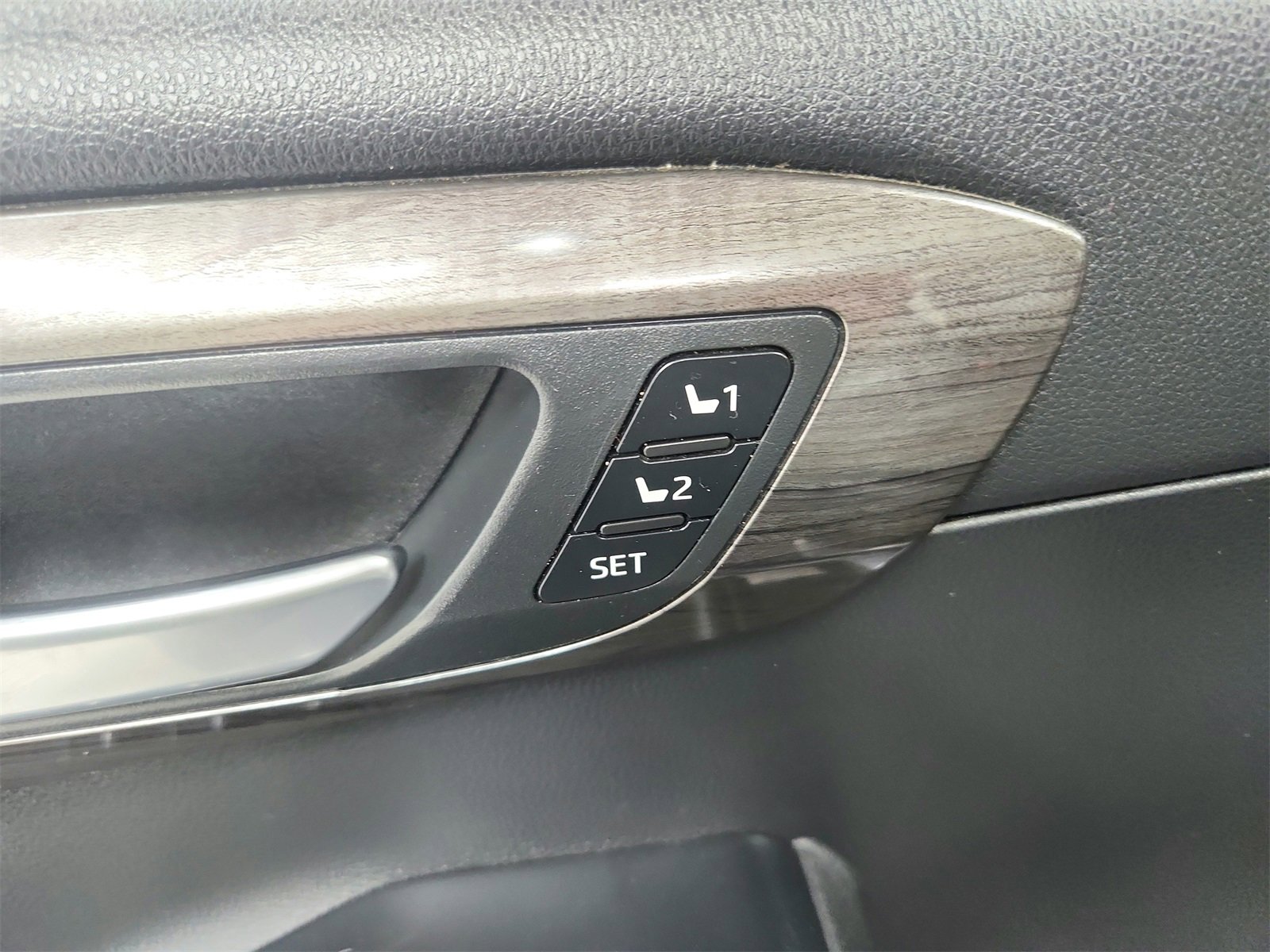 Used 2020 Toyota Highlander Platinum image 21