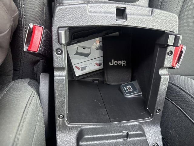 Used 2022 Jeep Wrangler Sport AWD/4WD image 23