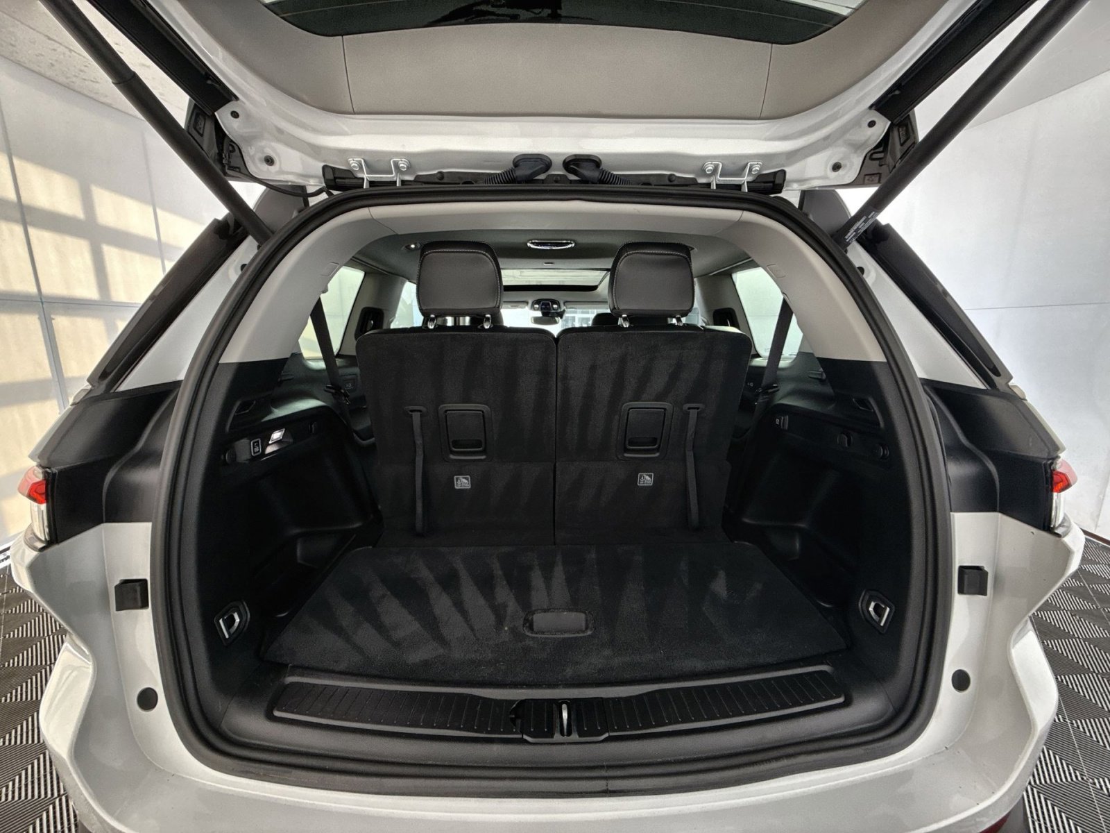 Used 2023 Jeep Grand Cherokee L Limited image 27