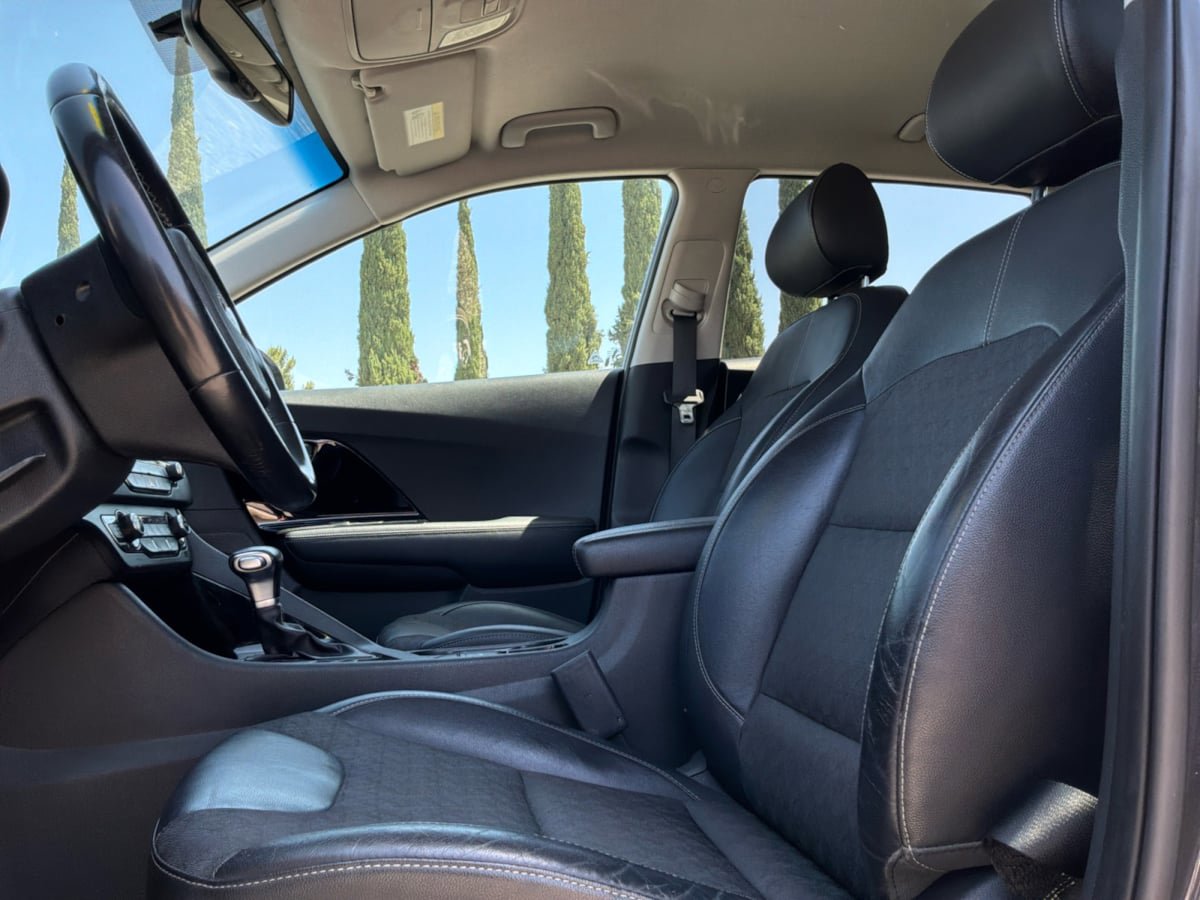 Used 2019 Kia Niro S Touring FWD image 15