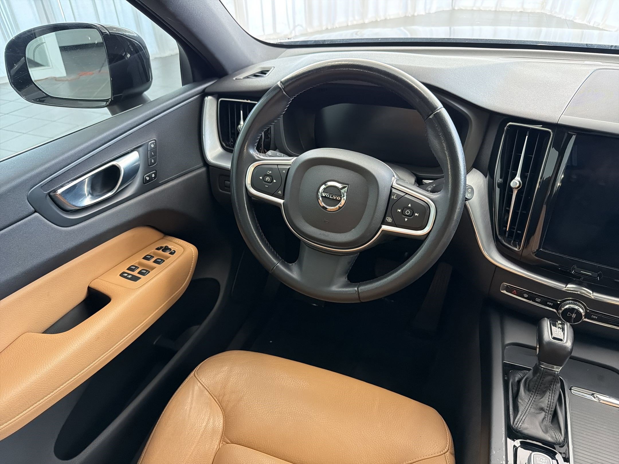 Used 2020 Volvo XC60 T5 Momentum w/ Protection Package Premier FWD image 27