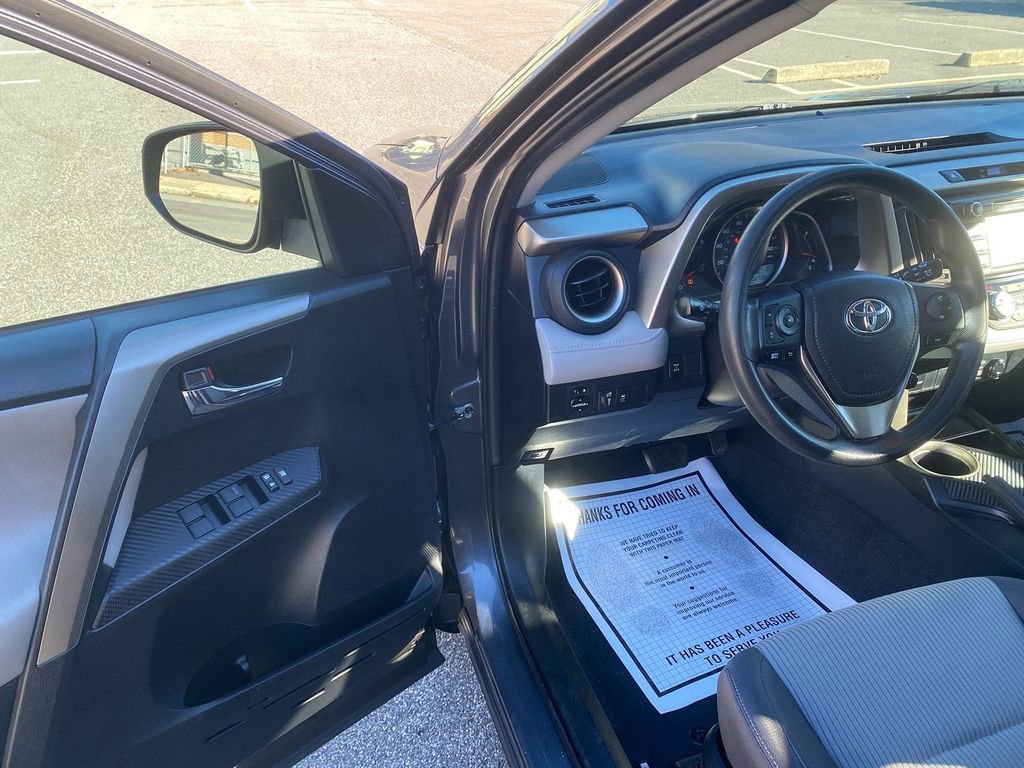 Used 2015 Toyota RAV4 XLE image 10