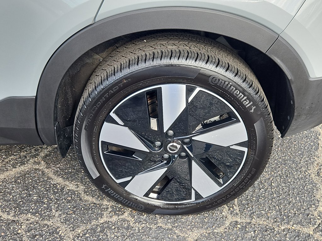 Used 2025 Volvo EX40 Core image 28