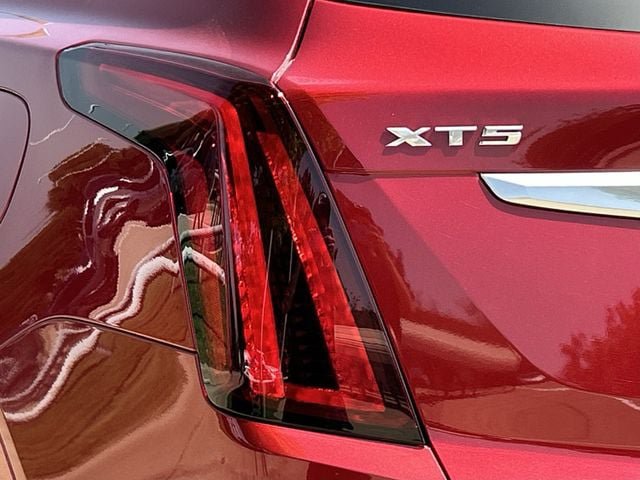 Used 2025 Cadillac XT5 Premium Luxury w/ Technology Package FWD image 7