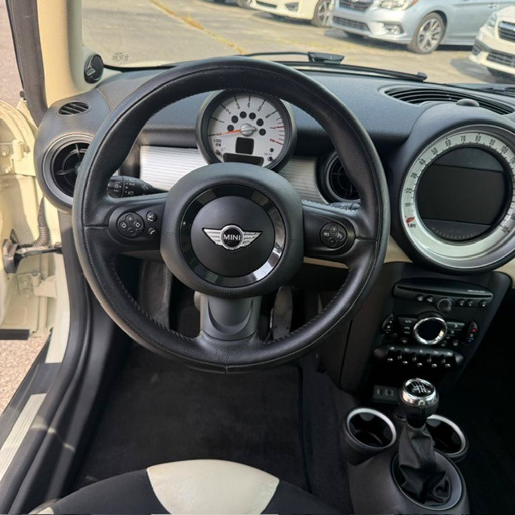 Used 2013 MINI Cooper Clubman FWD image 12