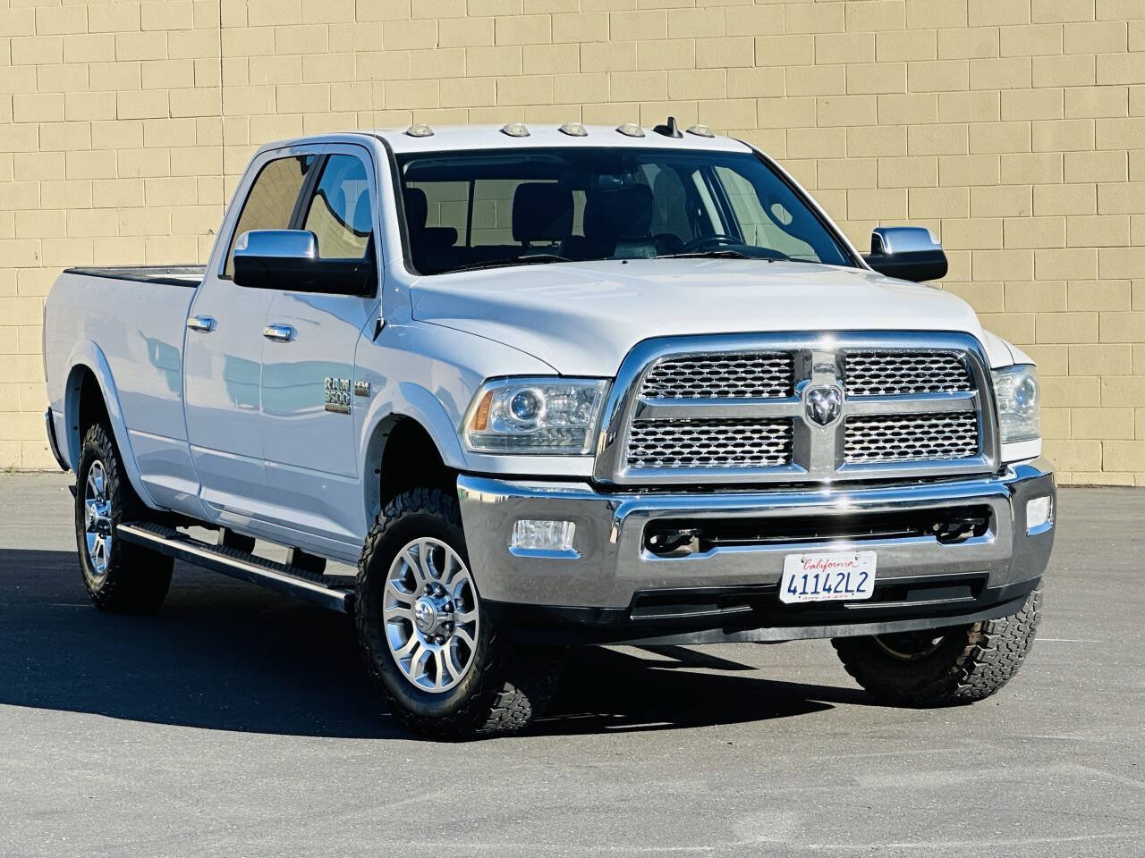 Used 2018 RAM 3500 Laramie w/ Convenience Group AWD/4WD image 1