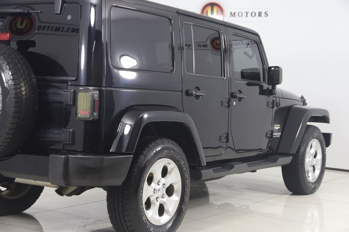 Used 2015 Jeep Wrangler Unlimited Sahara w/ Connectivity Group AWD/4WD image 37