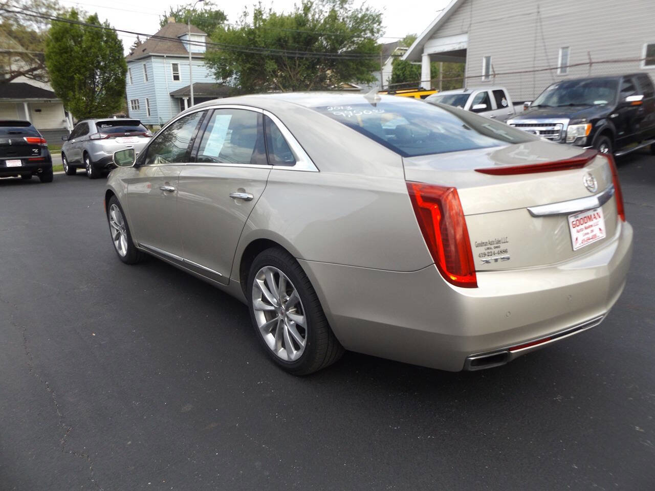 Used 2013 Cadillac XTS Luxury w/ Driver Awareness Package FWD image 10