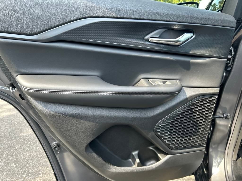 New 2025 Jeep Grand Cherokee Altitude image 23