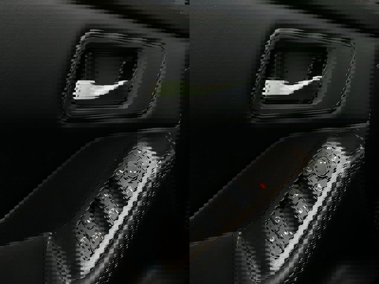 Used 2025 Nissan Rogue SV image 21