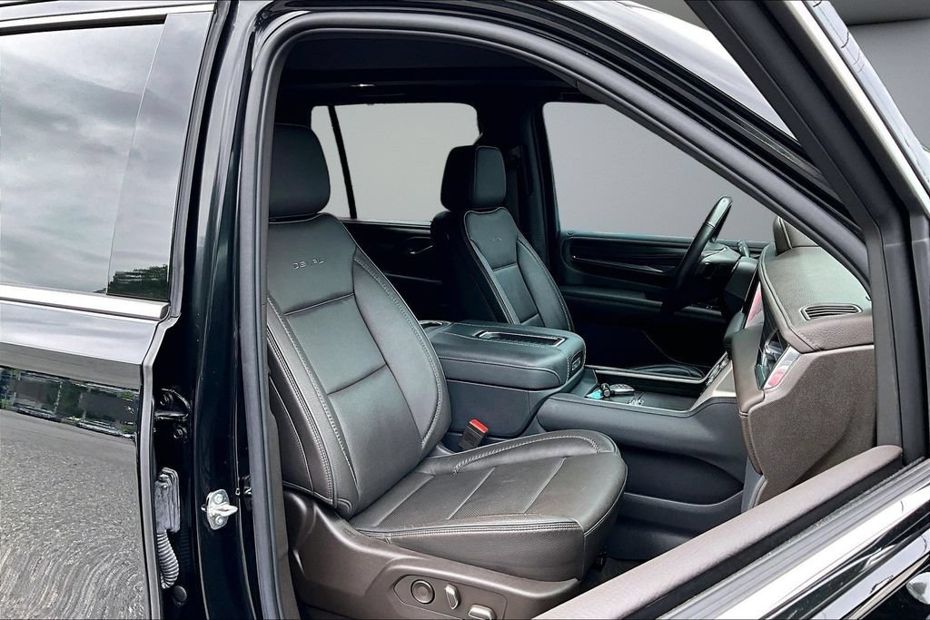 Used 2022 GMC Yukon Denali w/ Denali Premium Package AWD/4WD image 30