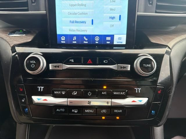 Used 2021 Ford Explorer Platinum w/ Equipment Group 601A AWD/4WD image 41
