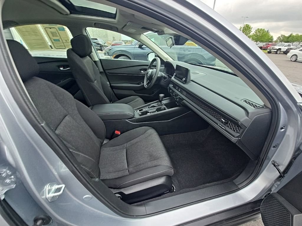 Certified 2025 Honda Accord SE image 31