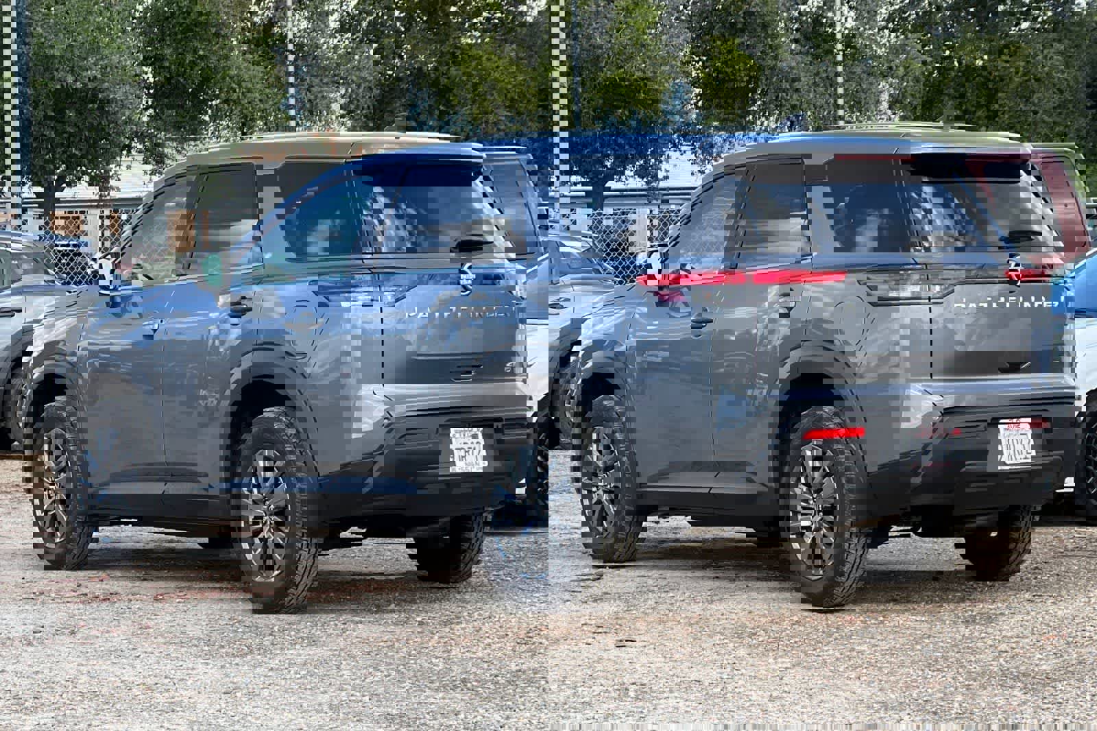 Used 2025 Nissan Pathfinder S image 7