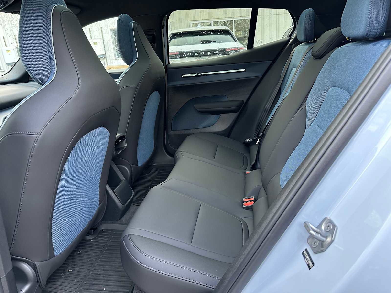 New 2026 Volvo EX30 Plus w/ Protection Package Premier image 15