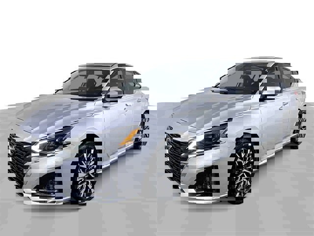 Used 2023 Nissan Altima 2.5 SV w/ SV Premium Package image 1