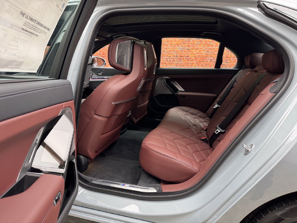 New 2026 BMW 750e xDrive AWD/4WD image 23