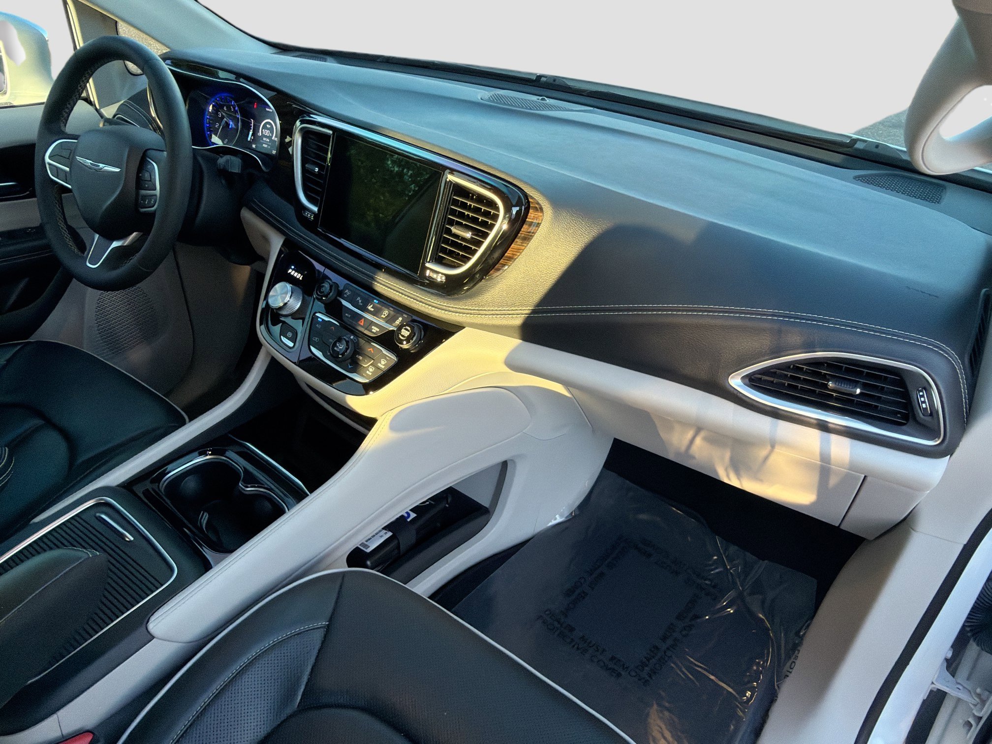 Used 2022 Chrysler Pacifica Limited image 14