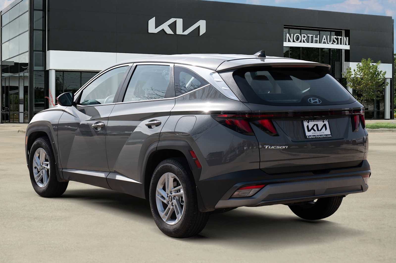 Used 2025 Hyundai Tucson SE image 5