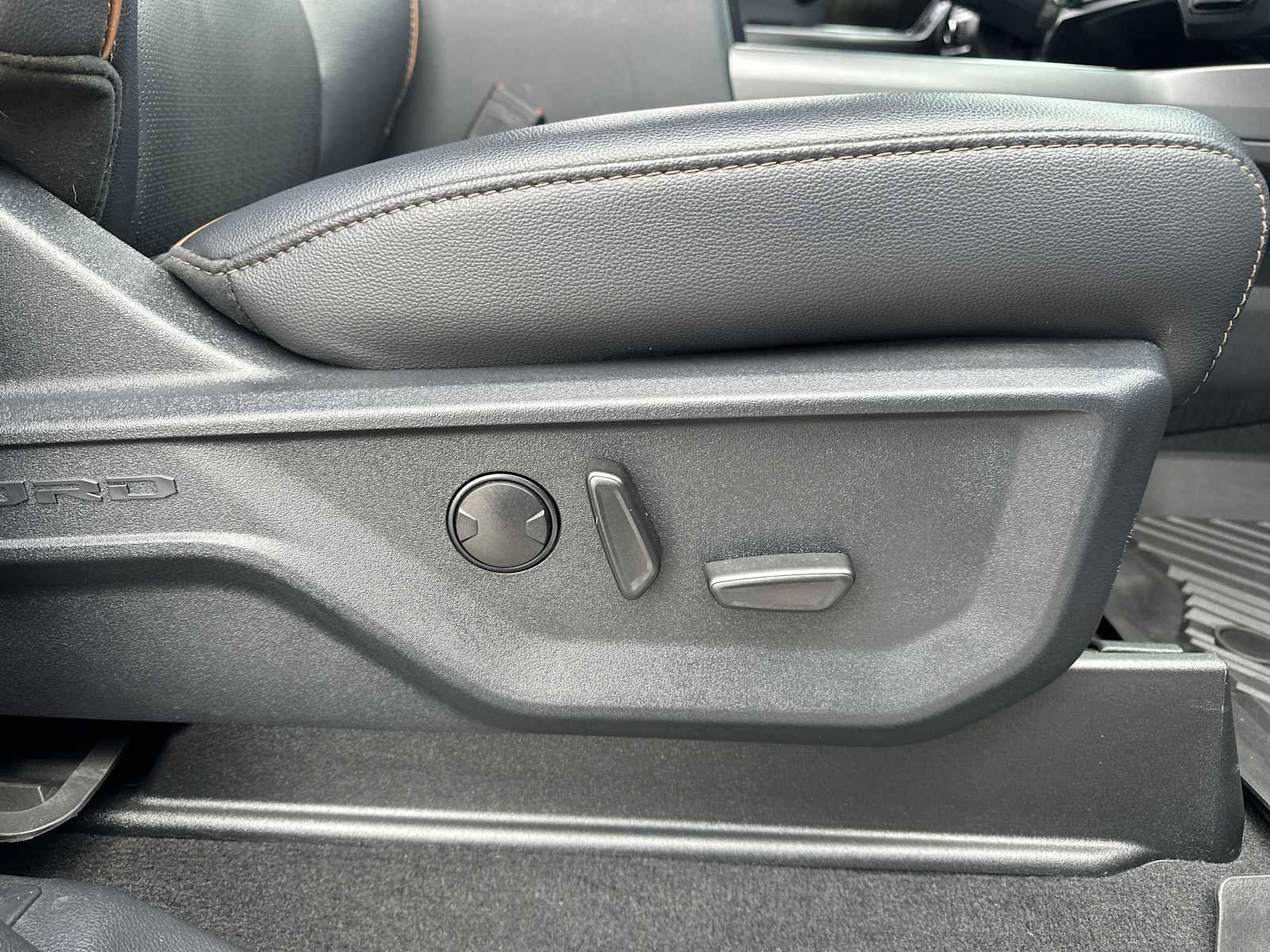 Used 2025 Ford F350 Lariat image 34