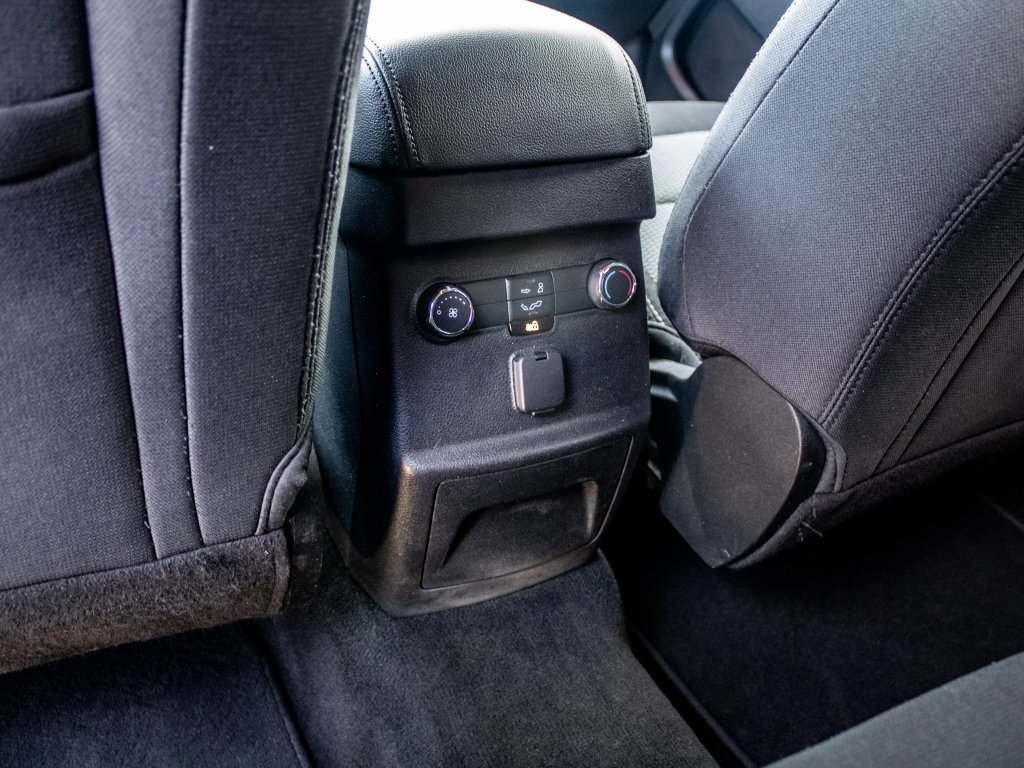 Used 2018 Ford Explorer XLT image 25