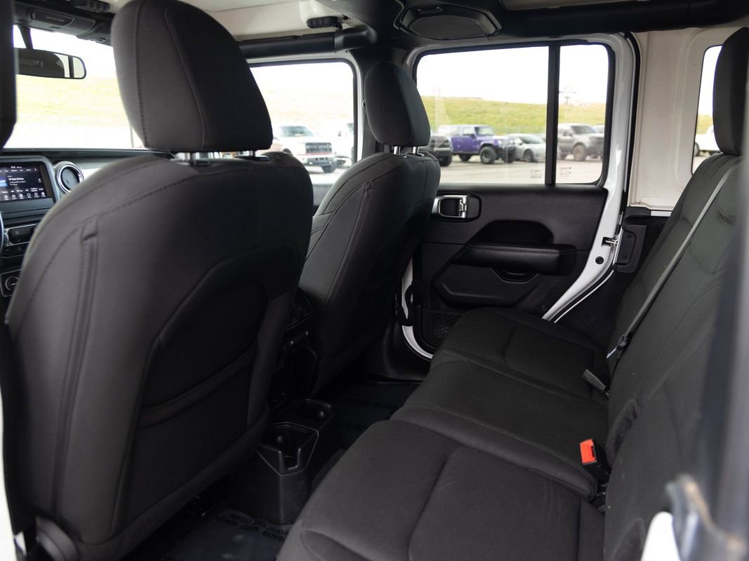 Used 2019 Jeep Wrangler Unlimited Sahara AWD/4WD image 15