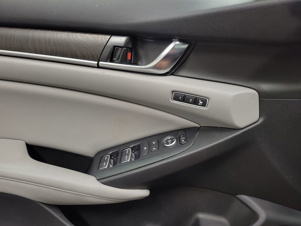 Used 2018 Honda Accord Touring image 20