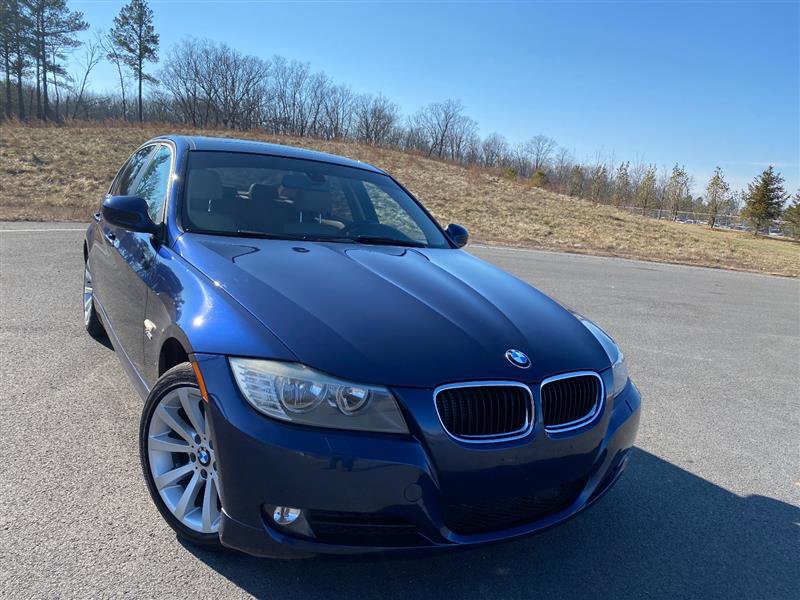 Used 2011 BMW 328i xDrive Sedan AWD/4WD image 2